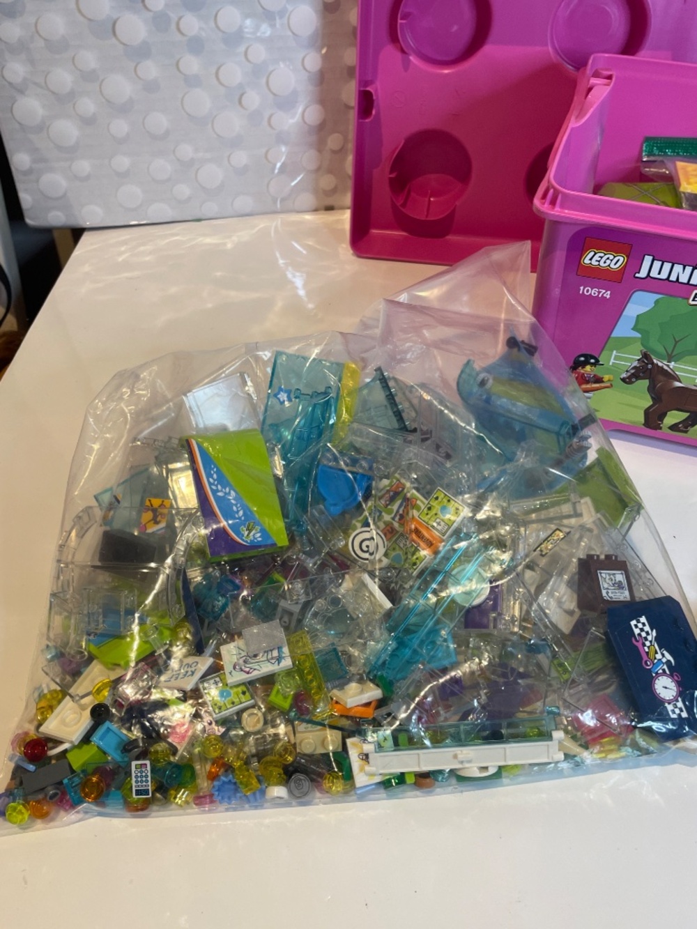 Lego friends 🧱bundle in Pink Brick Storage case - Picture 9 of 13